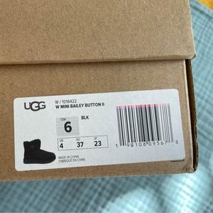 NEW 6 AUTHENTIC UGG Women's Mini Bailey Button II Boot, Black, 6
